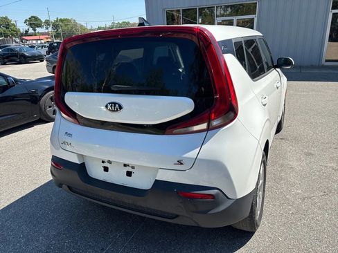 Used 2020 Kia Soul S image 9