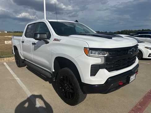 Used 2025 Chevrolet Silverado 1500 LT Trail Boss w/ LT Trail Boss Premium Package AWD/4WD image 1