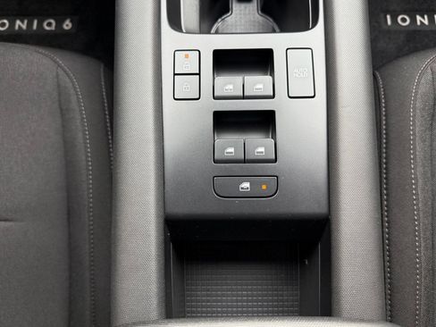 Certified 2025 Hyundai Ioniq 6 SE RWD image 22