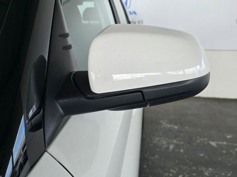 Used 2025 Hyundai Venue SE image 36