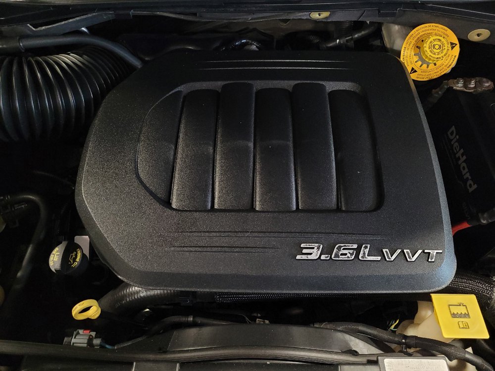 Used 2014 Chrysler Town & Country S FWD image 30