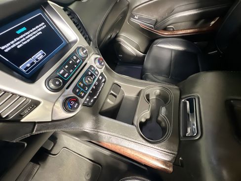 Used 2019 GMC Yukon XL SLE w/ SLE Value Package image 25