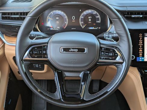 Used 2026 Jeep Grand Cherokee L Summit AWD/4WD image 12