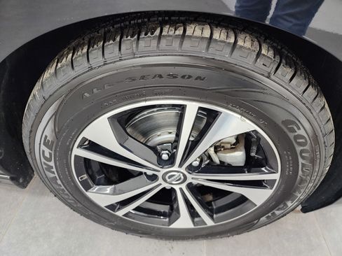 Used 2023 Nissan Sentra SV image 3