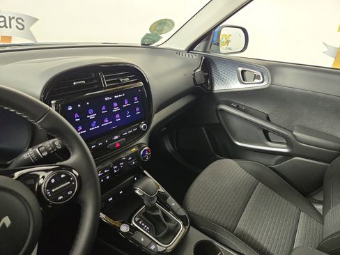 Used 2025 Kia Soul EX image 25