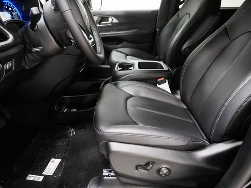 New 2026 Chrysler Voyager LX image 12