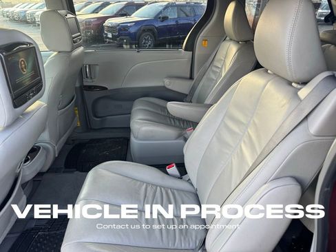 Used 2012 Toyota Sienna XLE image 9