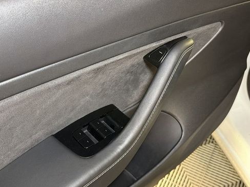 Used 2022 Tesla Model Y Performance image 18