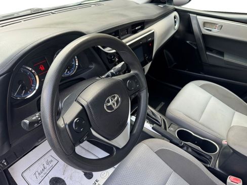 Used 2017 Toyota Corolla LE FWD image 3