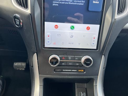 Used 2024 Ford Edge SEL image 32