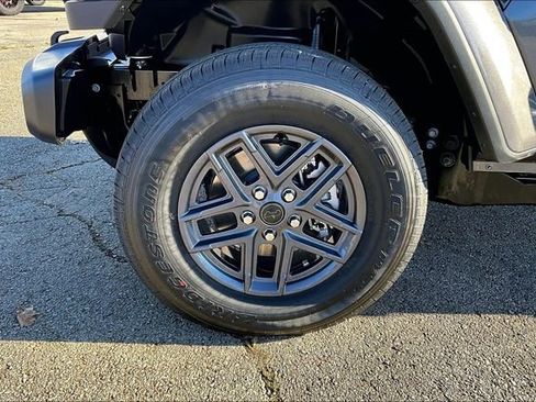 New 2026 Jeep Gladiator Sport AWD/4WD image 12