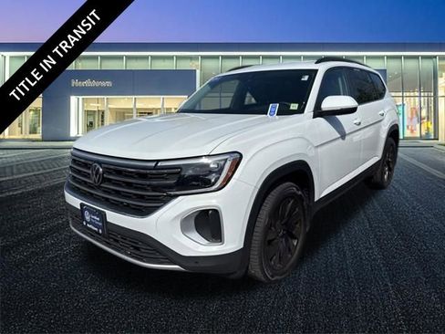 Used 2024 Volkswagen Atlas SE AWD/4WD image 3