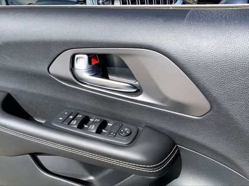 New 2026 Chrysler Voyager LX image 17