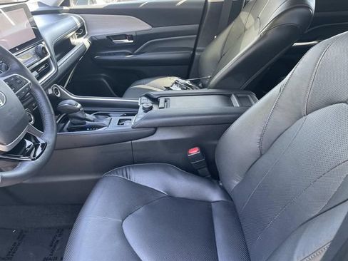 Used 2024 Toyota Grand Highlander AWD image 18