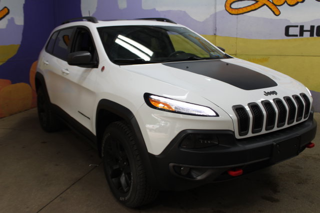 Used 2018 Jeep Cherokee Trailhawk AWD/4WD image 4