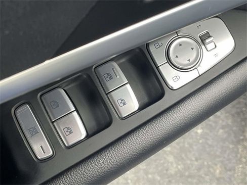 Used 2023 Genesis G70 2.0T image 16