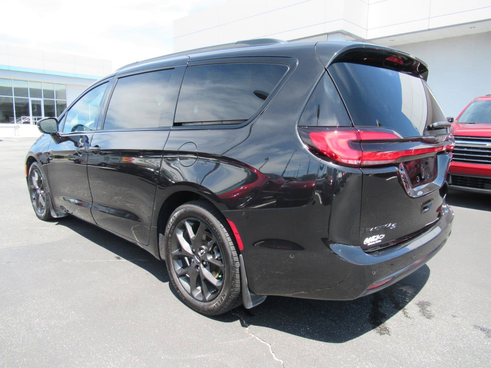 Used 2022 Chrysler Pacifica Limited w/ S Appearance Package FWD image 7
