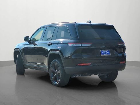 New 2025 Jeep Grand Cherokee Altitude image 4