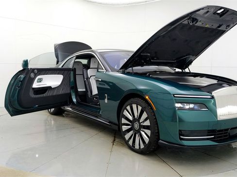 Used 2024 Rolls-Royce Spectre w/ Spectre Launch Package image 17