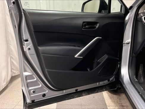 Certified 2024 Toyota Corolla Cross LE image 9