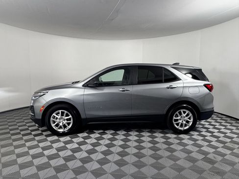 Used 2024 Chevrolet Equinox LS w/ LS Convenience Package image 17