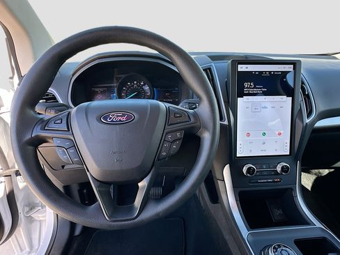 Certified 2024 Ford Edge SE image 11
