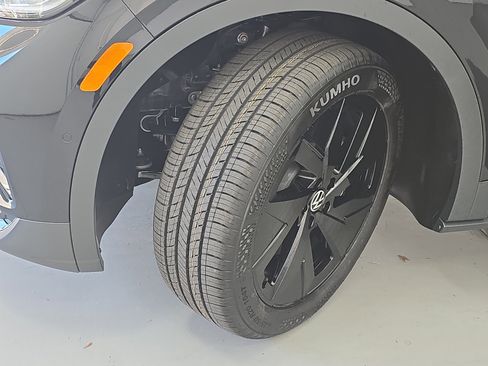 New 2025 Volkswagen ID.4 Pro S Plus image 33