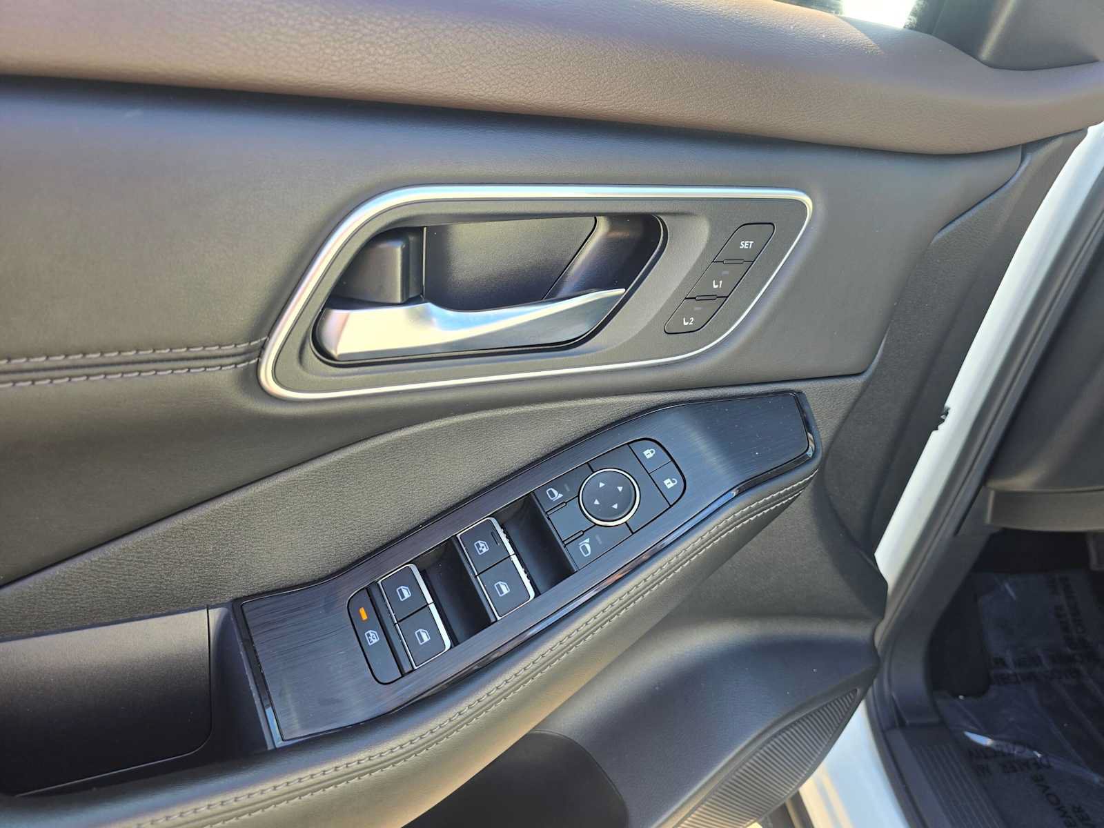 Used 2023 Nissan Rogue Platinum FWD image 21