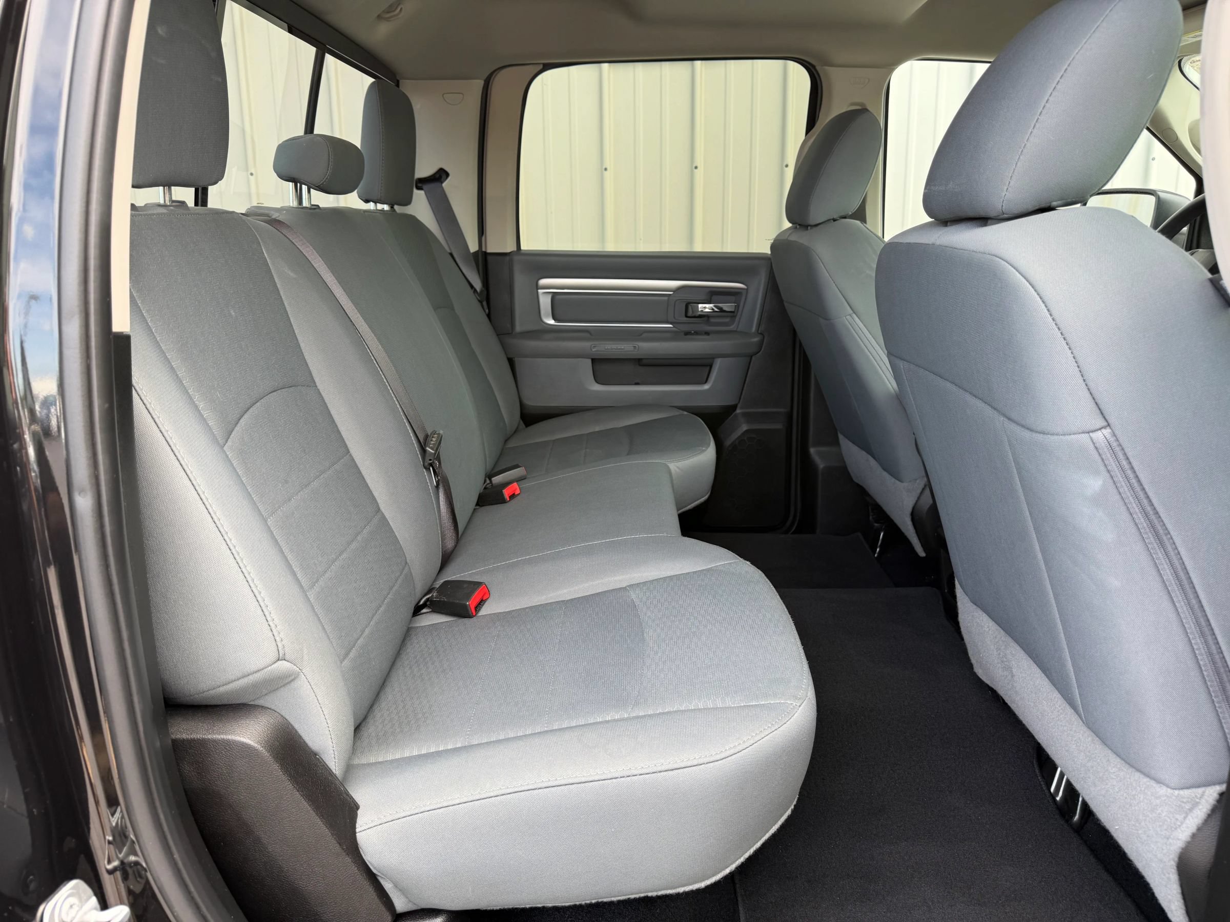 Used 2018 RAM 2500 SLT AWD/4WD image 32