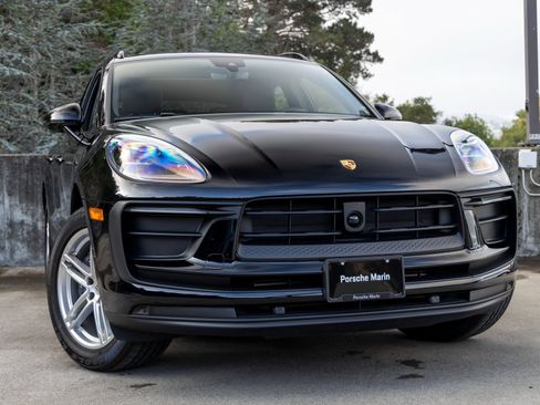 Certified 2025 Porsche Macan image 9