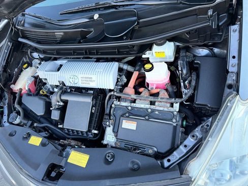 Used 2013 Toyota Prius V Five image 37