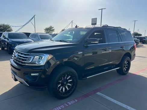 Used 2018 Ford Expedition XLT w/ Equipment Group 202A AWD/4WD image 4