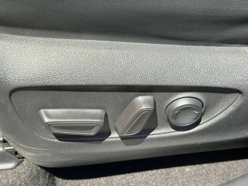 Used 2023 Toyota Highlander XLE AWD/4WD image 31