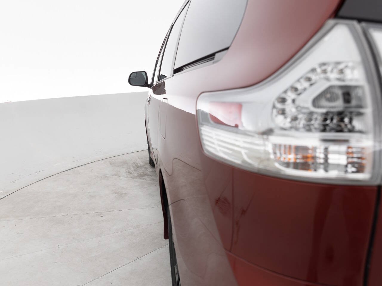 Used 2020 Toyota Sienna SE w/ Nightshade Edition AWD/4WD image 13