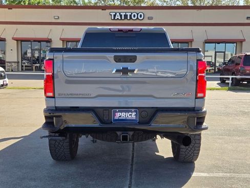 Used 2024 Chevrolet Silverado 2500 ZR2 w/ Technology Package image 6