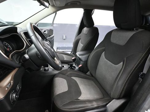 Used 2014 Jeep Cherokee Latitude image 21