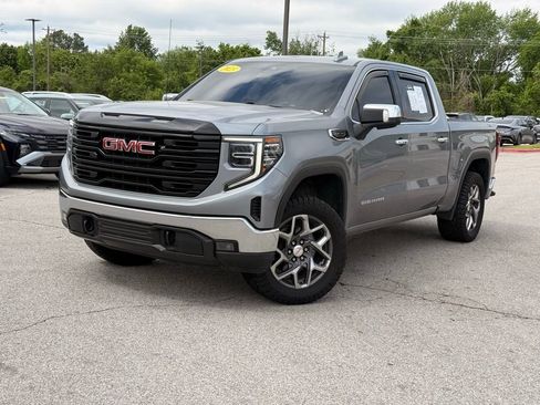 Used 2023 GMC Sierra 1500 SLT w/ SLT Premium Package AWD/4WD image 3