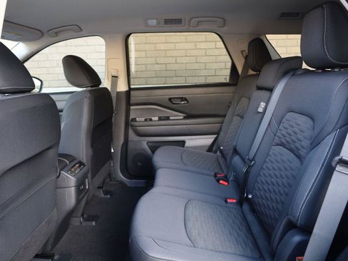 Used 2024 Nissan Pathfinder SV w/ Lighting Package (N92) FWD image 19