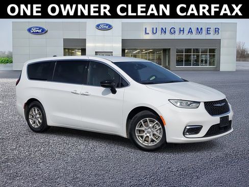 Used 2025 Chrysler Pacifica Select image 1