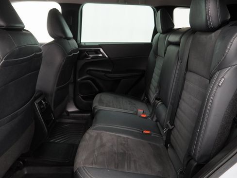 Used 2023 Mitsubishi Outlander SE image 22