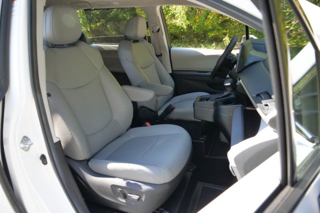 Used 2024 Toyota Sienna XLE w/ XLE Plus Package FWD image 44