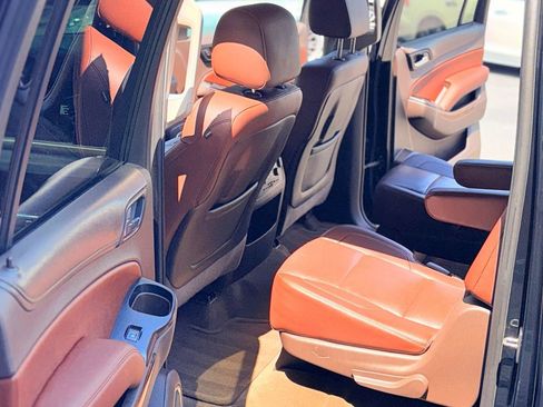 Used 2015 Chevrolet Suburban LTZ RWD image 9