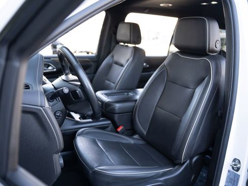 Used 2023 Chevrolet Suburban Premier image 16