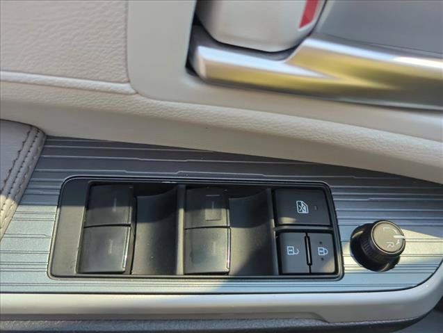Certified 2026 Toyota Sienna XLE FWD image 10