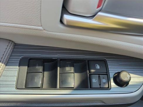Certified 2026 Toyota Sienna XLE FWD image 10