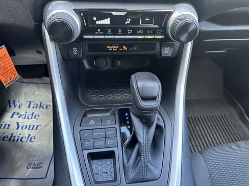 Used 2022 Toyota RAV4 LE image 22