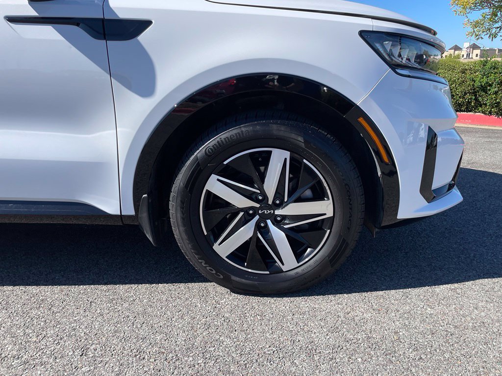 Certified 2023 Kia Sorento S FWD image 32
