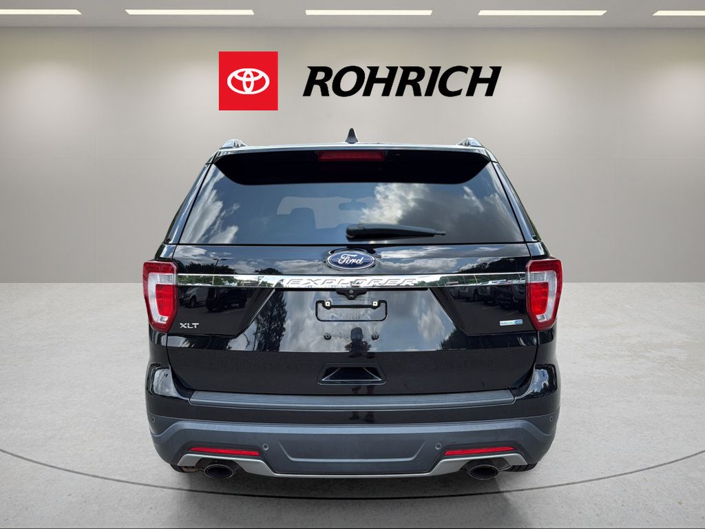 Used 2018 Ford Explorer XLT AWD/4WD image 7