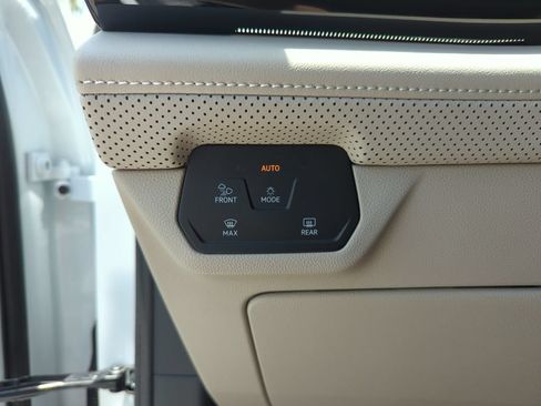 Certified 2026 Volkswagen Atlas SEL Premium R-Line AWD/4WD image 44