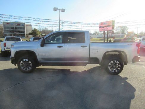Used 2022 Chevrolet Silverado 2500 Custom w/ Custom Convenience Package image 2